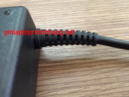 phan-biet-adapter-laptop-chinh-hang-va-hang-nhai