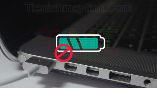 Không được vừa cắm sạc pin vừa dùng laptop